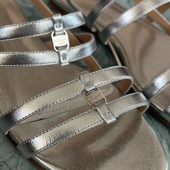 Designer sandals - Picture 2 of 8